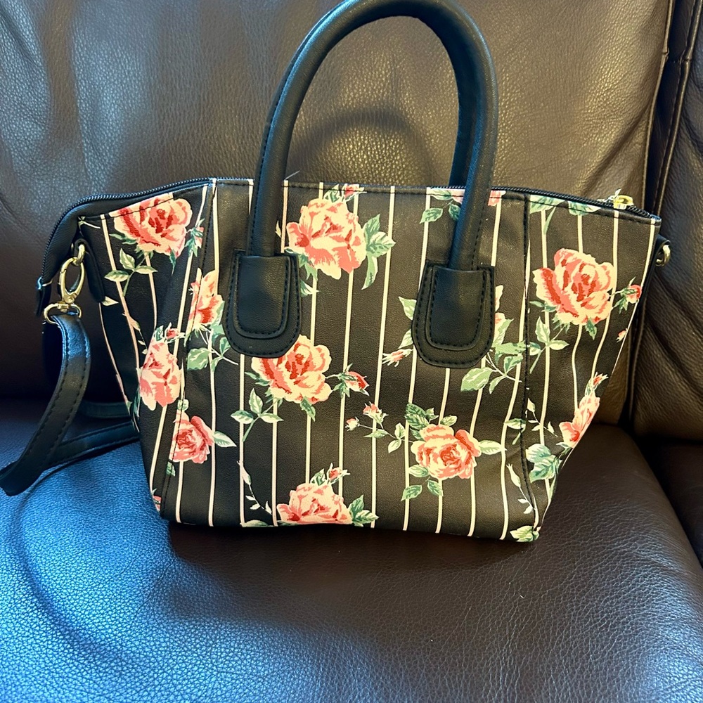 Betsey Johnson NWOT  Luv Betsey purse. - Picture 3 of 10